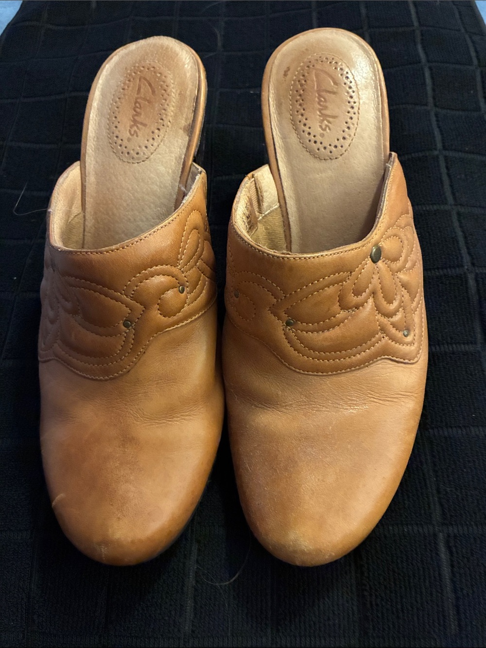 Clarks Women's Tan Leather Slip-On Clog Mules with Floral Stitching